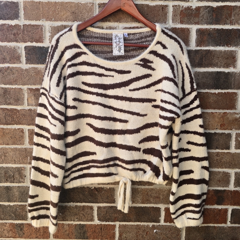 Sadie & Sage Zebra Print Cropped Sweater Cream Brown SZ m